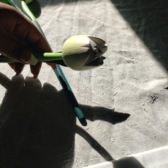 Vintage hand carved and painted individual tulips - Picture 5 of 5